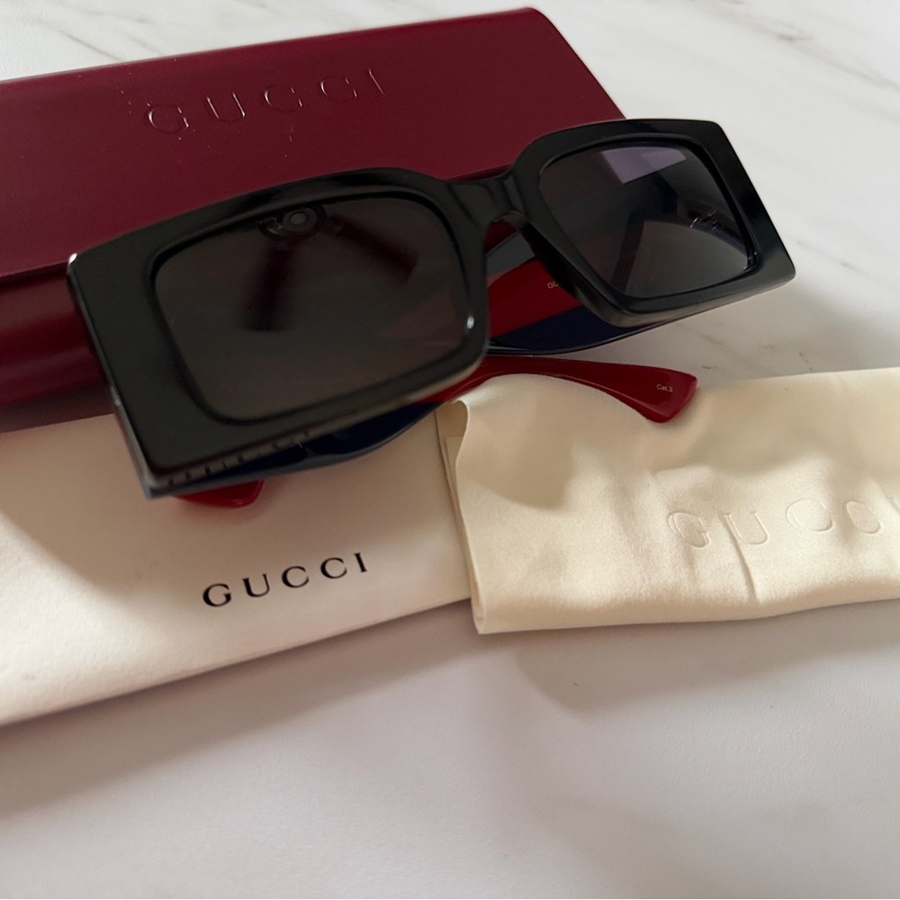 Authentic Gucci Sunglasses Black Thick Frame Red Blue Stripe COA
